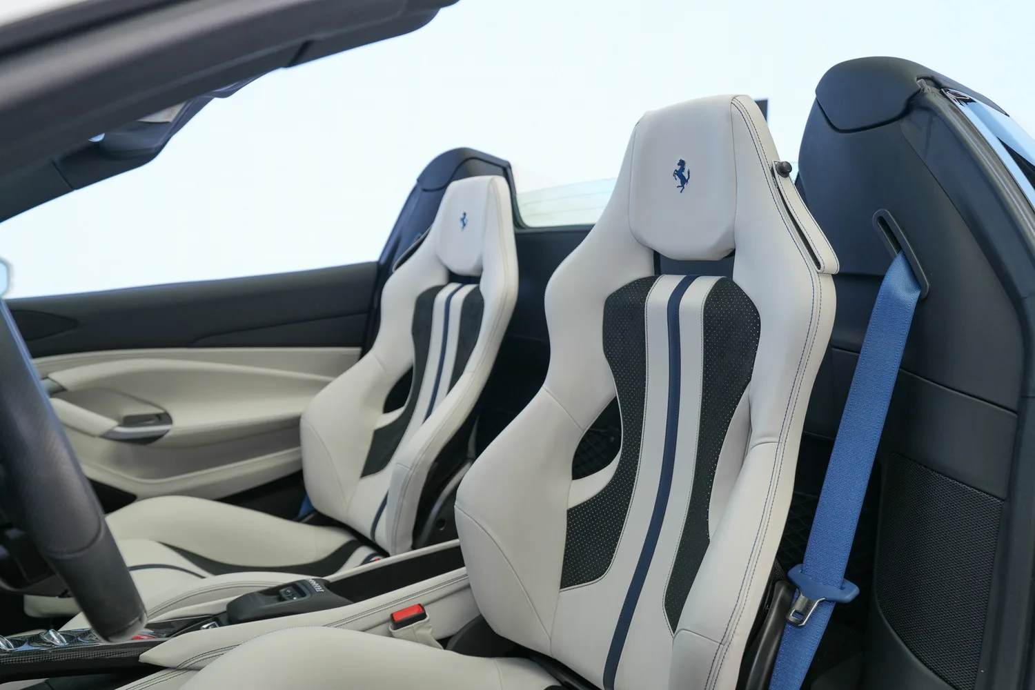 2022 Ferrari F8 Spider, 5/16