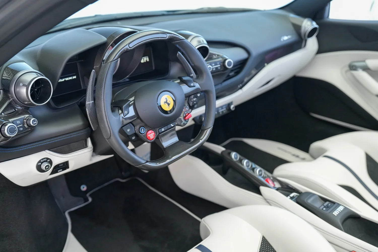 2022 Ferrari F8 Spider, 6/16