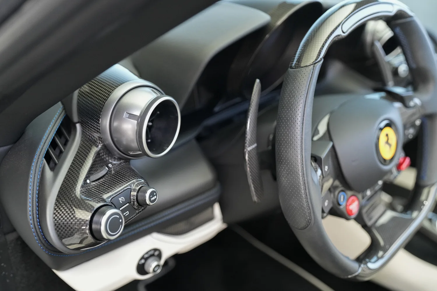 2022 Ferrari F8 Spider, 9/16