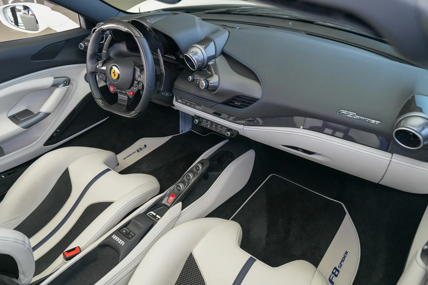 2022 Ferrari F8 Spider, 11/16