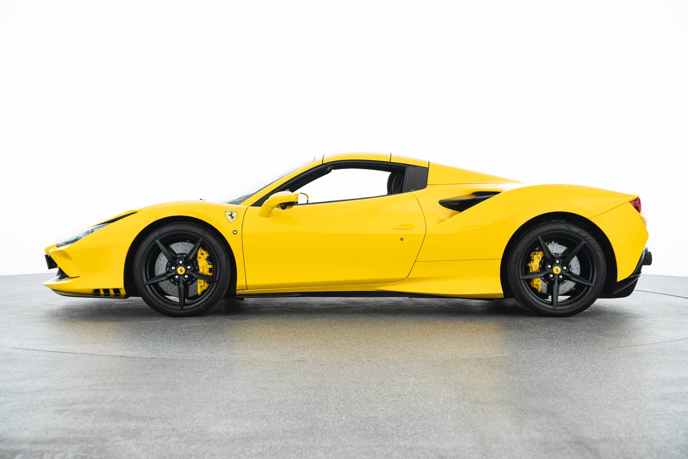 2022 Ferrari F8 Spider angeboten von einem Fachhändler in Singen, Deutschland, Foto 8 von 15