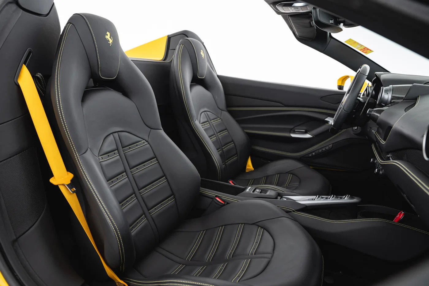 2022 Ferrari F8 Spider angeboten von einem Fachhändler in Singen, Deutschland, Foto 13 von 15