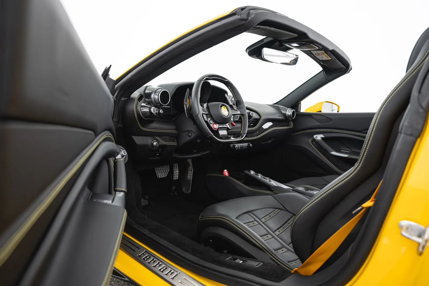 2022 Ferrari F8 Spider angeboten von einem Fachhändler in Singen, Deutschland, Foto 14 von 15