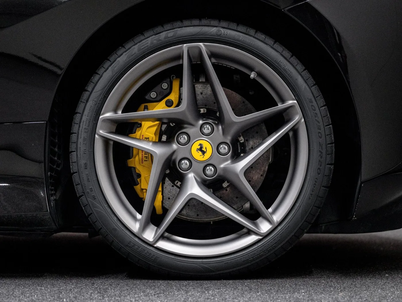 2022 Ferrari F8 Spider HELE angeboten von einem Supersportwagenhändler in Gronau, Deutschland, Foto 15 von 25