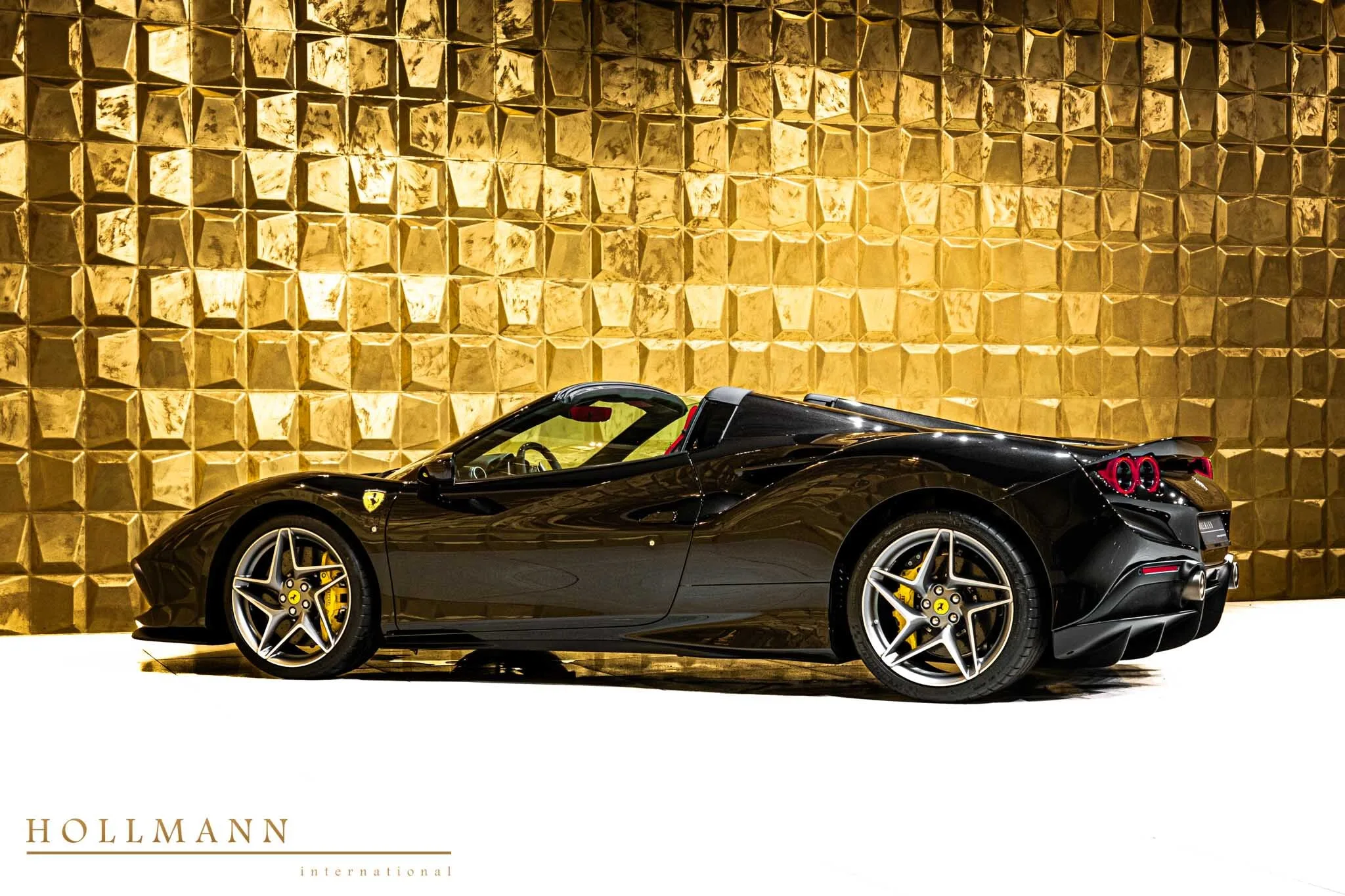 2022 Ferrari F8 Spider, 4/22