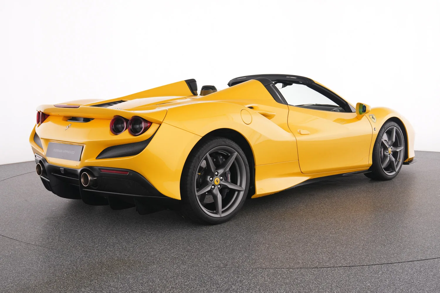 2022 Ferrari F8 Spider, 3/6