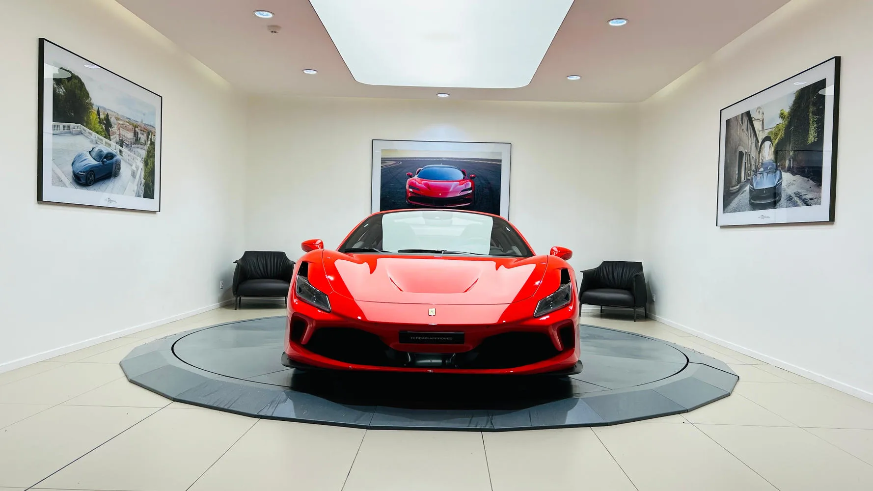 2022 Ferrari F8 Spider proposée par un concessionnaire spécialisé à Balma, France, photo principale