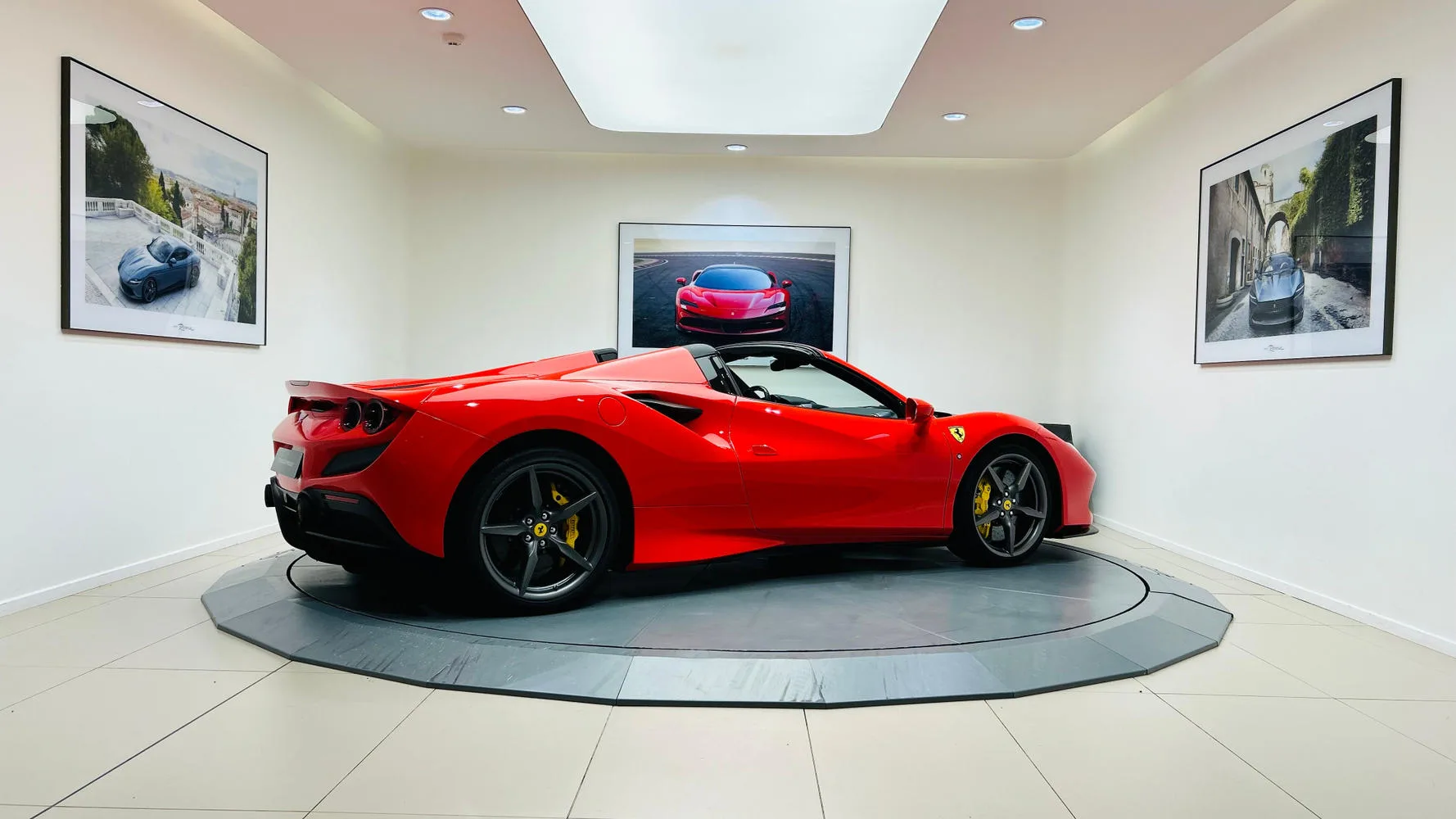 2022 Ferrari F8 Spider, 3/30