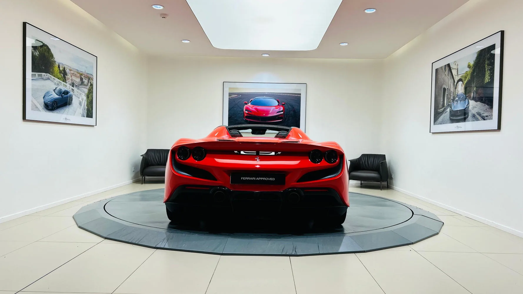 2022 Ferrari F8 Spider, 4/30