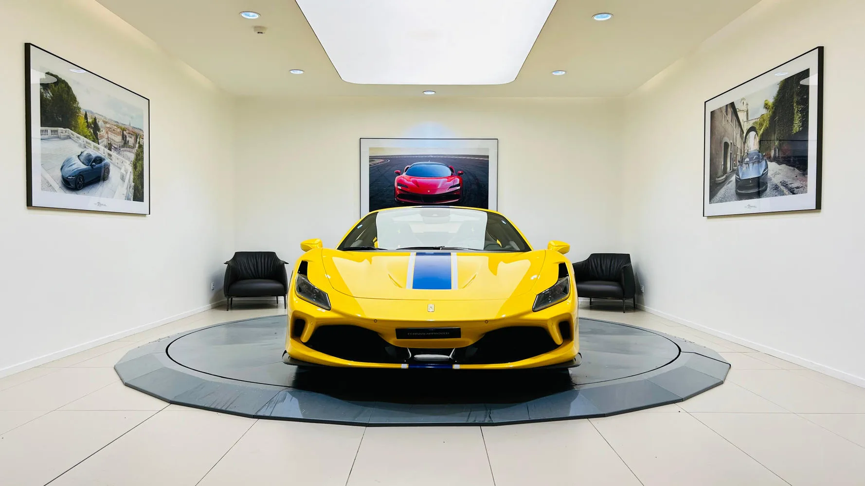 2022 Ferrari F8 Spider proposée par un concessionnaire spécialisé à Balma, France, photo principale