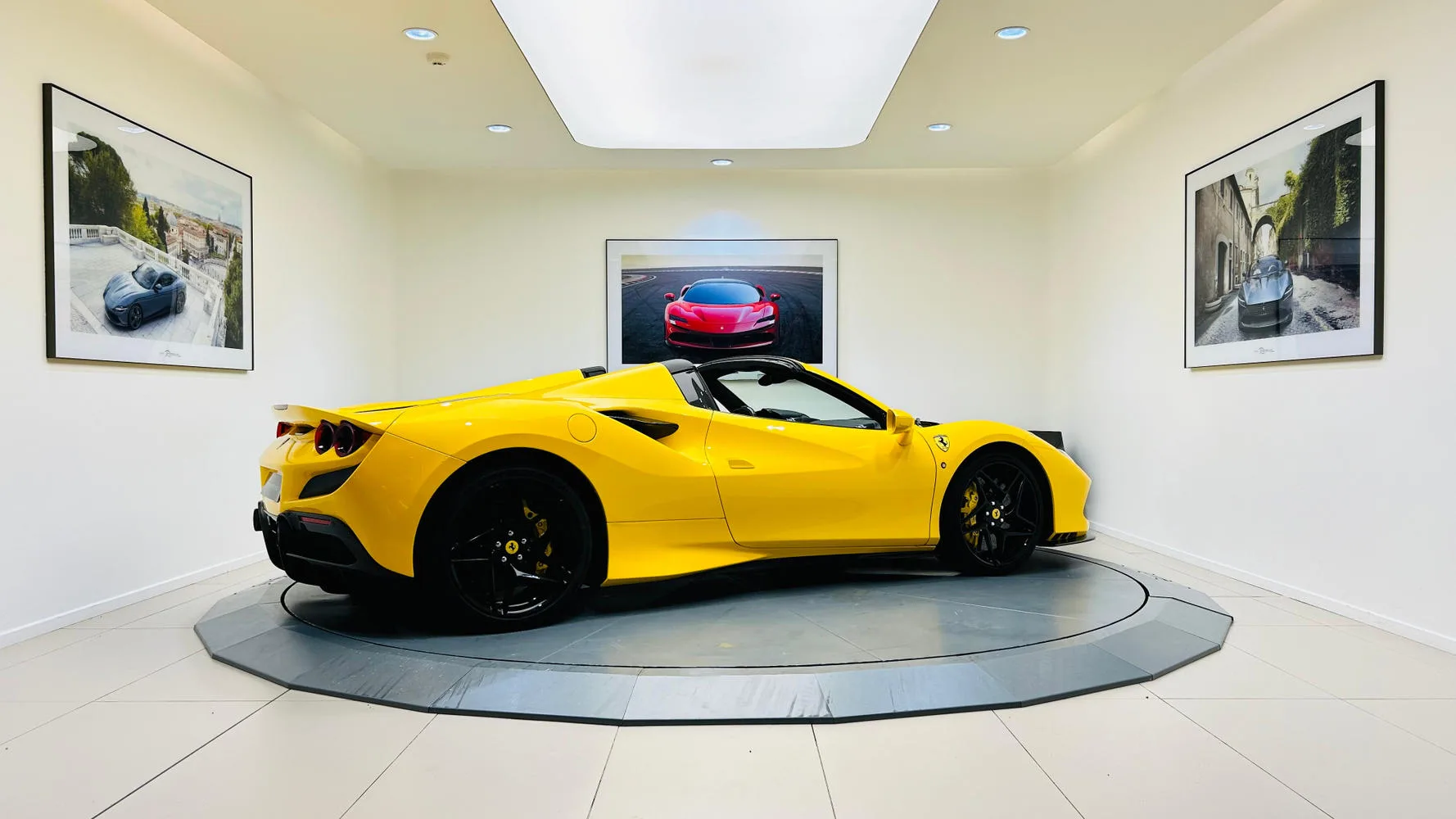 2022 Ferrari F8 Spider, 3/30