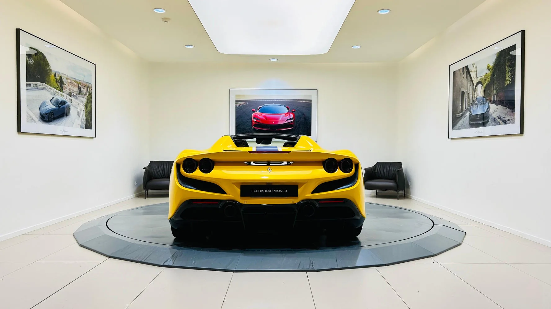2022 Ferrari F8 Spider, 4/30