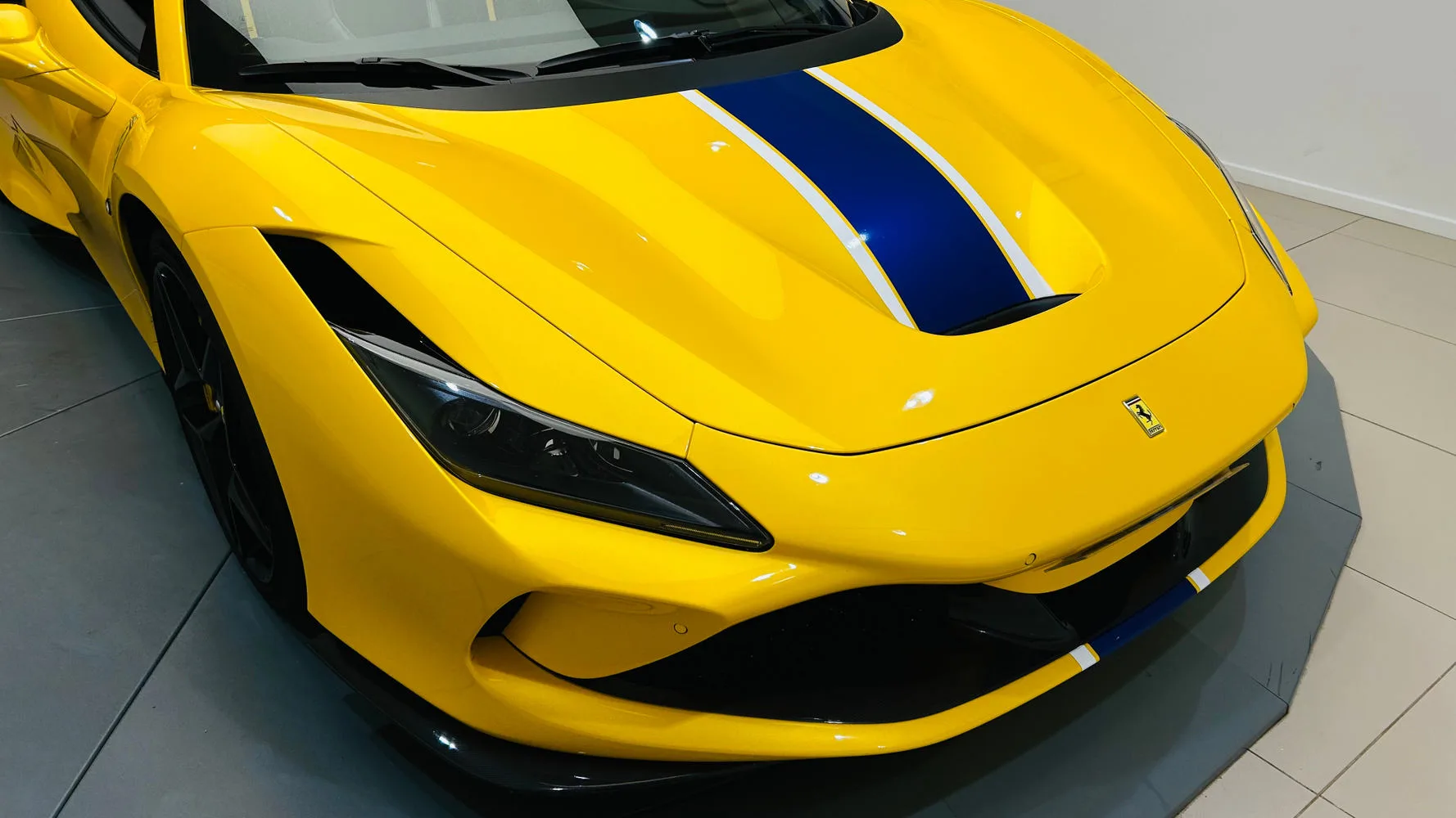 2022 Ferrari F8 Spider, 7/30