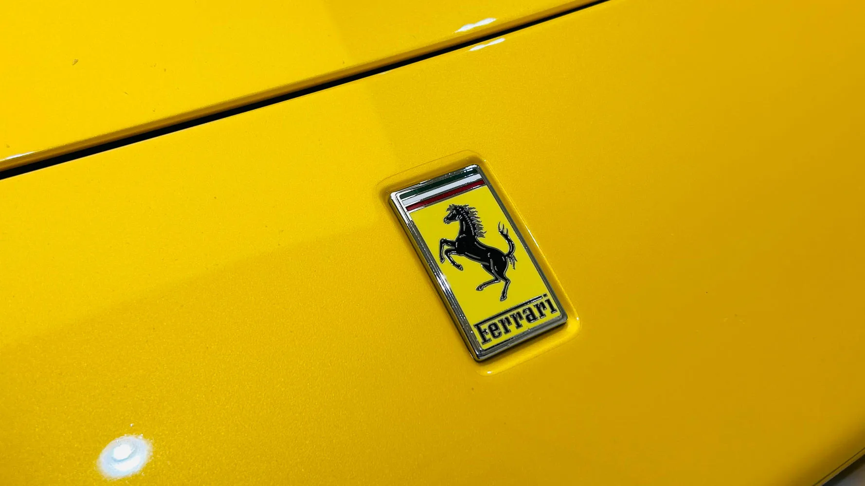 2022 Ferrari F8 Spider, 8/30