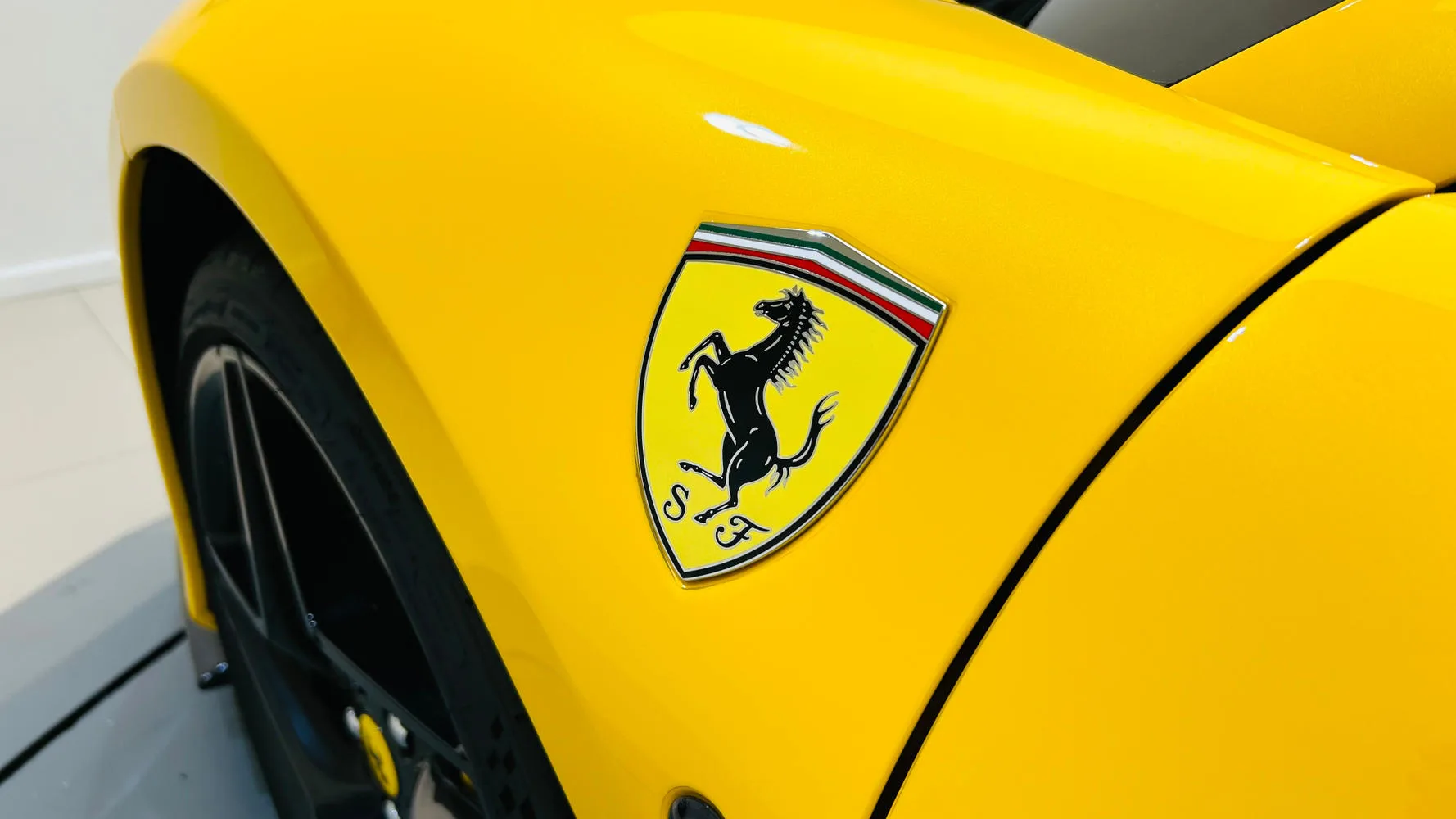 2022 Ferrari F8 Spider, 11/30