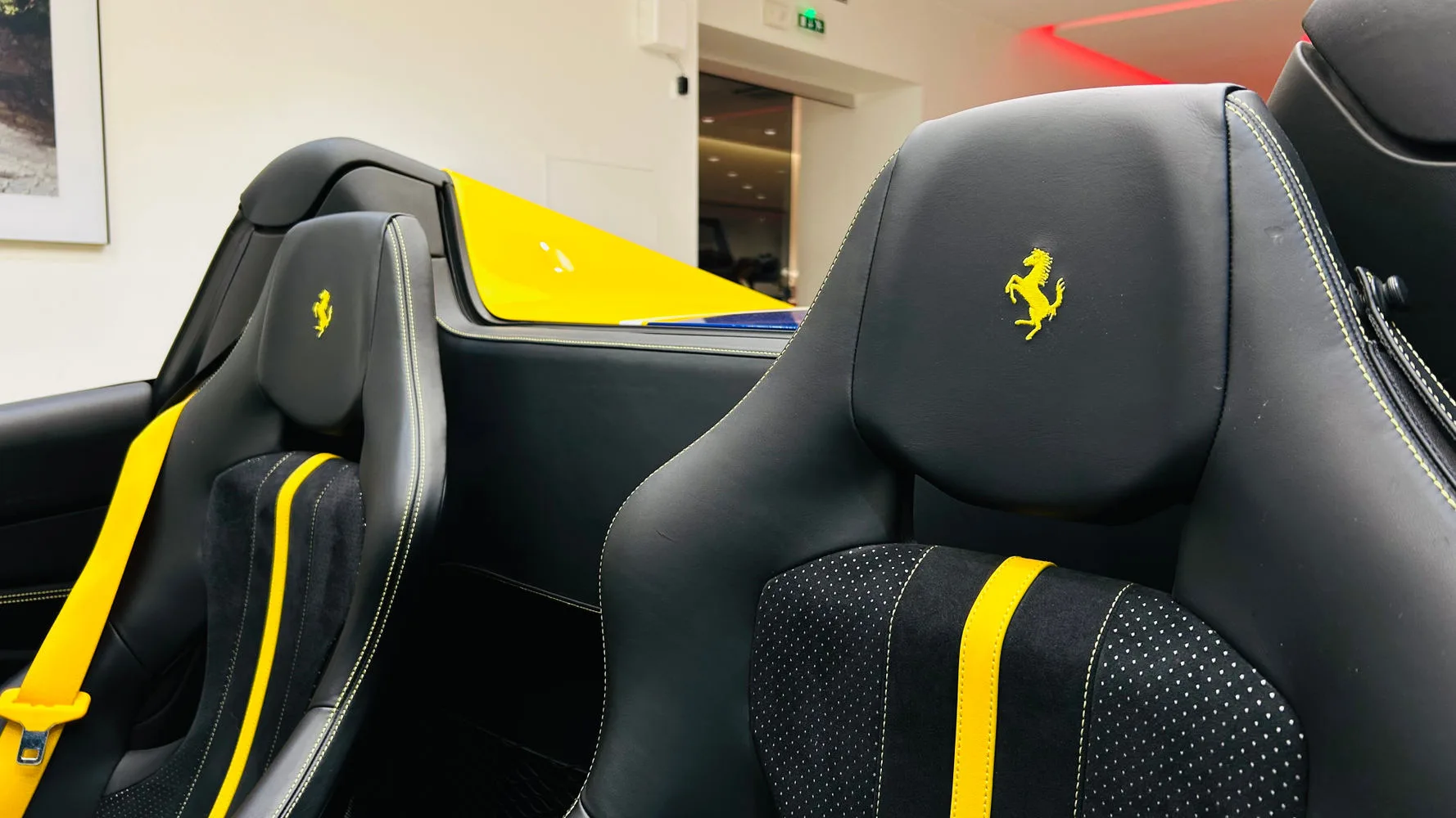 2022 Ferrari F8 Spider, 19/30