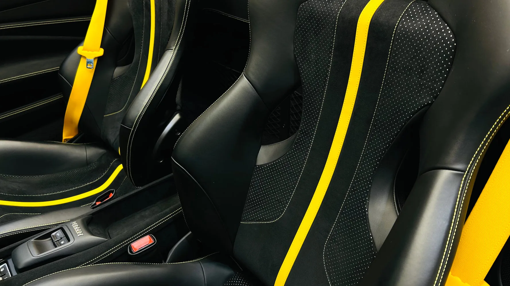 2022 Ferrari F8 Spider, 20/30