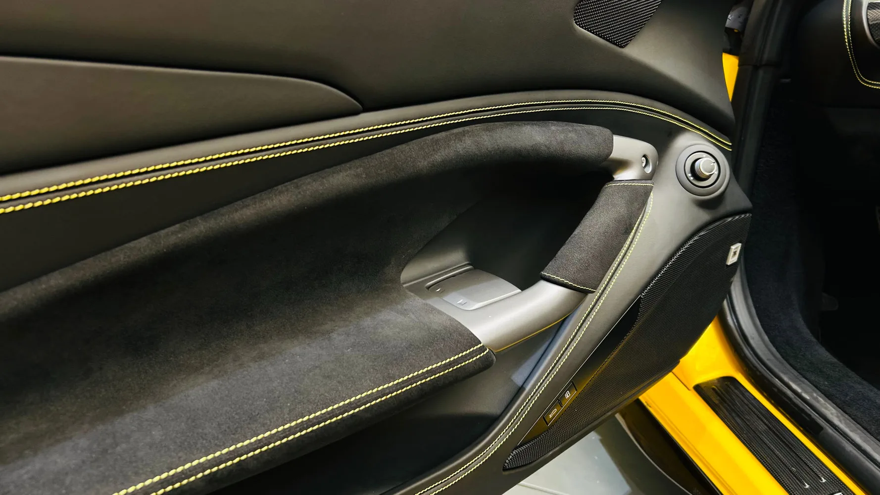 2022 Ferrari F8 Spider, 25/30