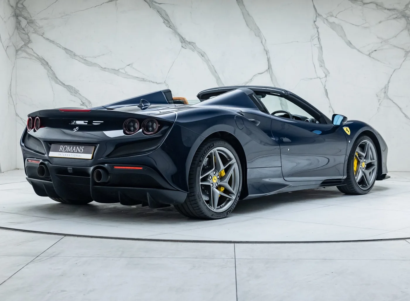 2022 Ferrari F8 Spider angeboten von einem Fachhändler in Banstead, Vereinigtes Königreich, Foto 3 von 25