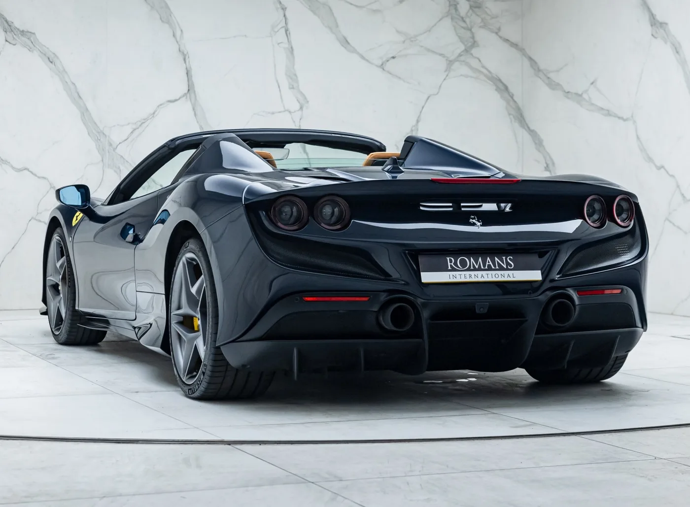 2022 Ferrari F8 Spider angeboten von einem Fachhändler in Banstead, Vereinigtes Königreich, Foto 9 von 25