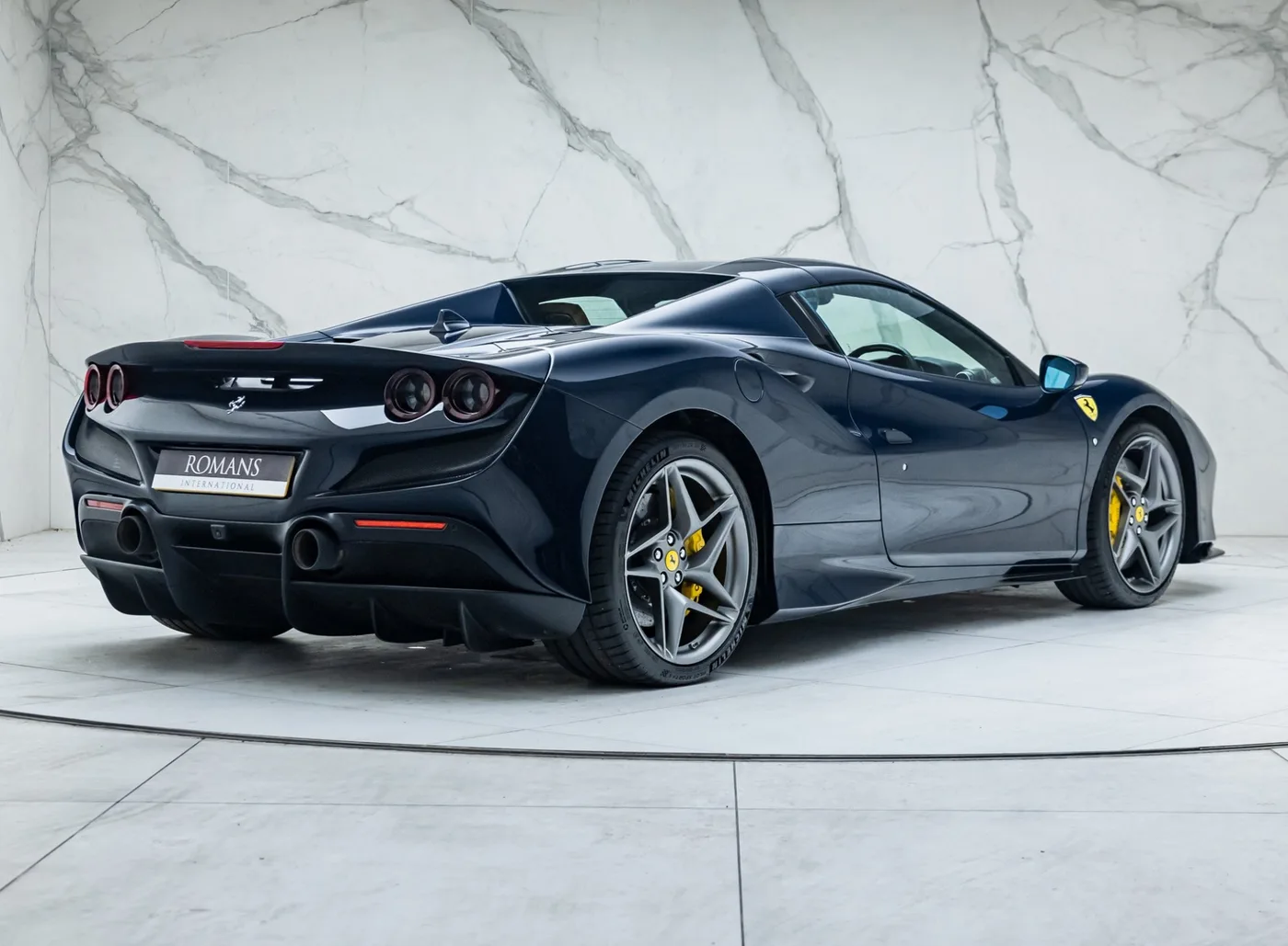 2022 Ferrari F8 Spider angeboten von einem Fachhändler in Banstead, Vereinigtes Königreich, Foto 12 von 25