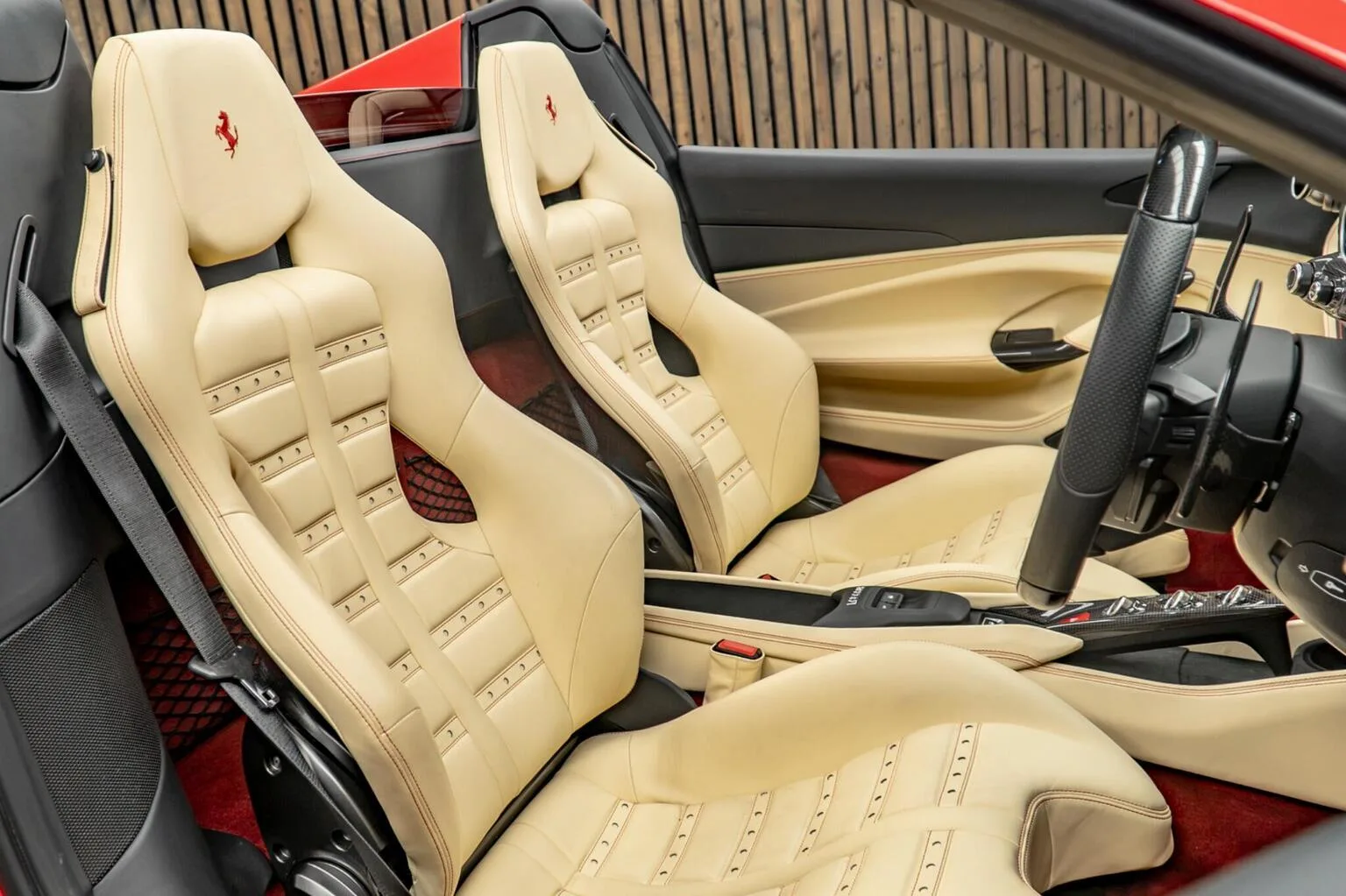 2022 Ferrari F8 Spider, 2/30