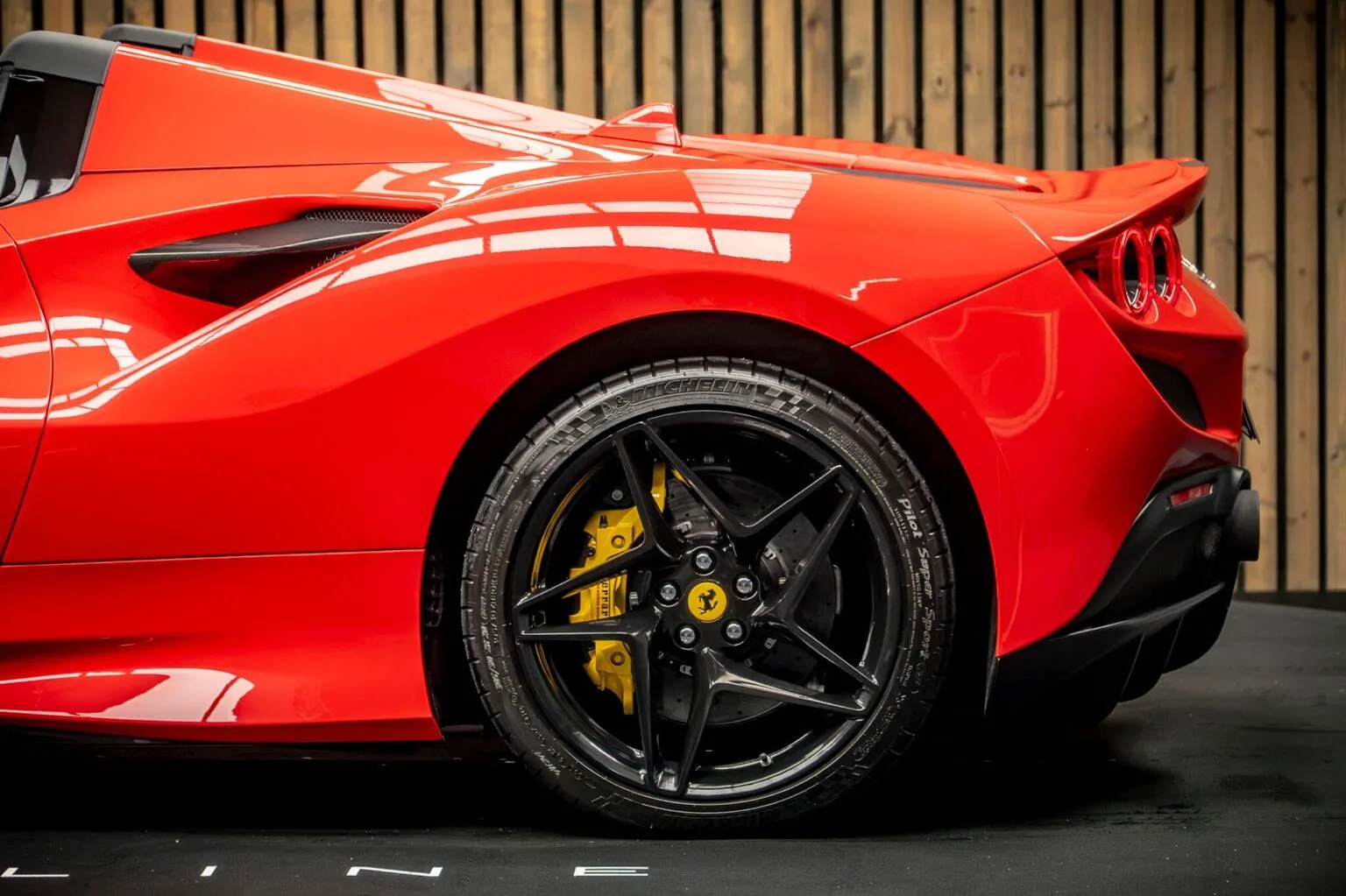 2022 Ferrari F8 Spider, 8/30