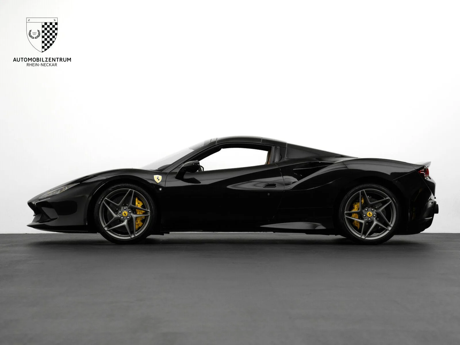 2022 Ferrari F8 Spider, 4/30