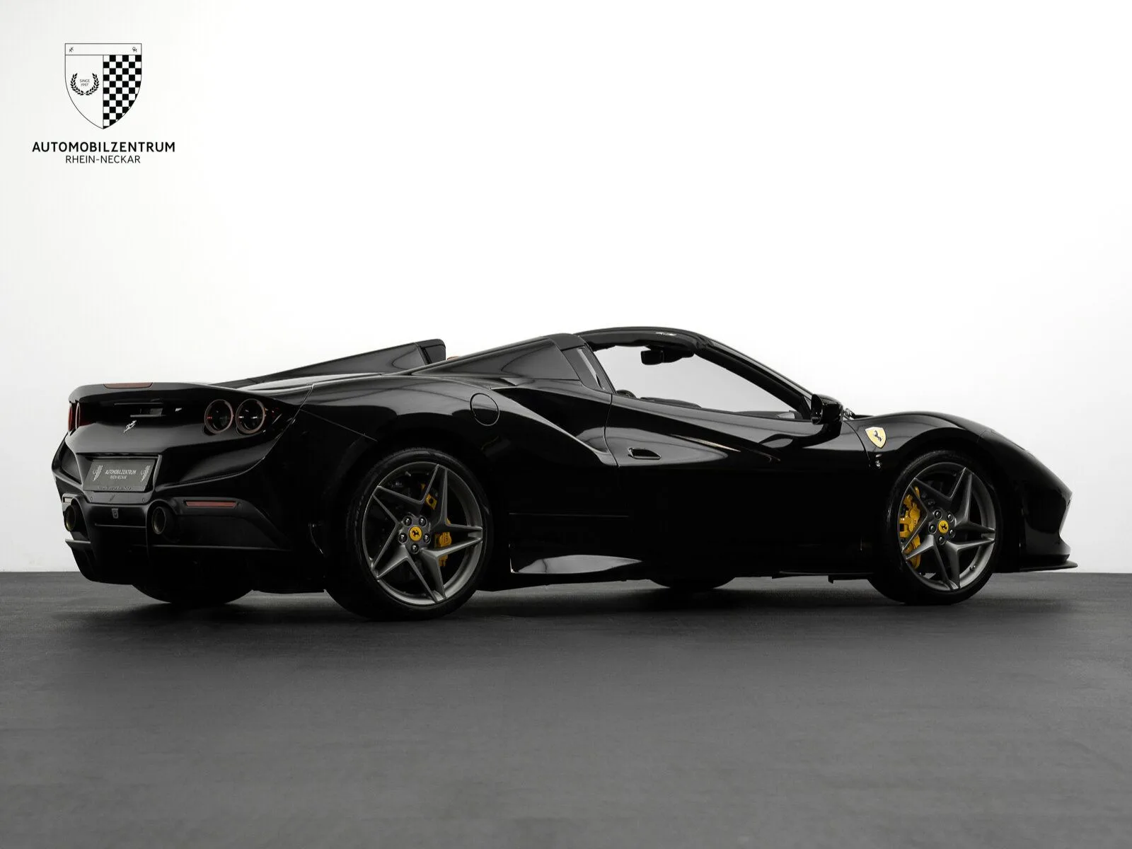 2022 Ferrari F8 Spider, 7/30