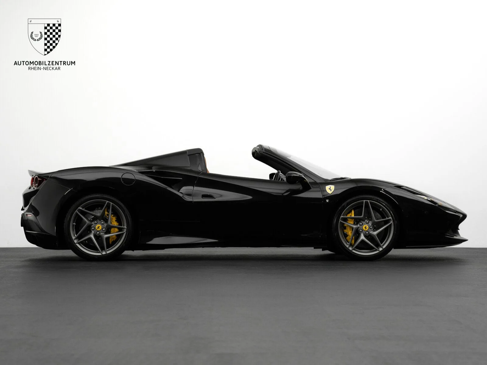 2022 Ferrari F8 Spider, 8/30
