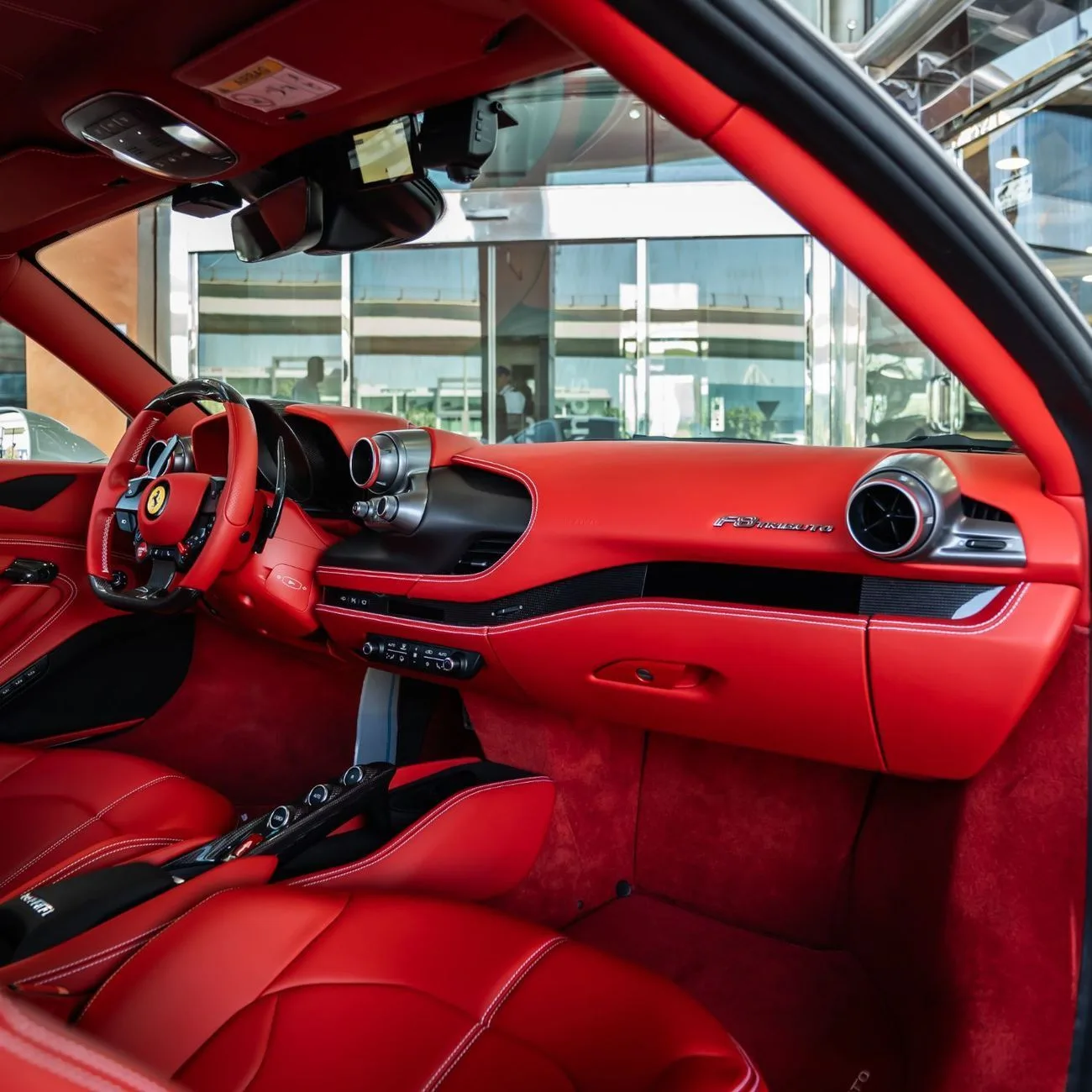 2022 Ferrari F8 Tributo angeboten von einem Fachhändler in Dubai, Vereinigte Arabische Emirate, Foto 8 von 12