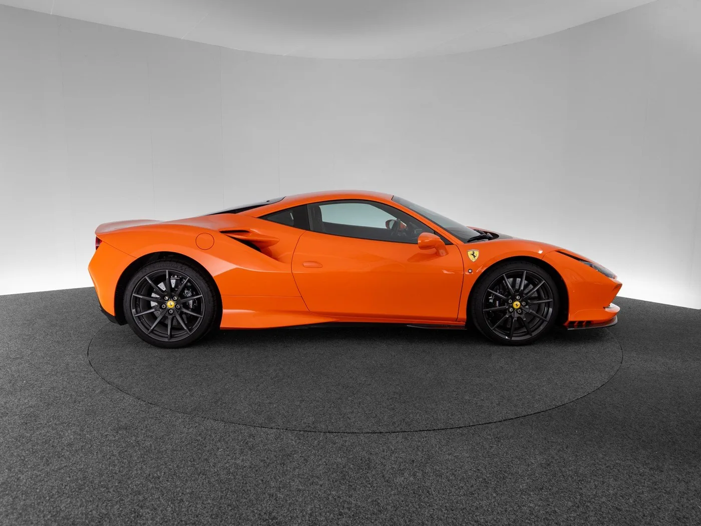 2022 Ferrari F8 Tributo angeboten von einem Fachhändler in Singen, Deutschland, Foto 4 von 15