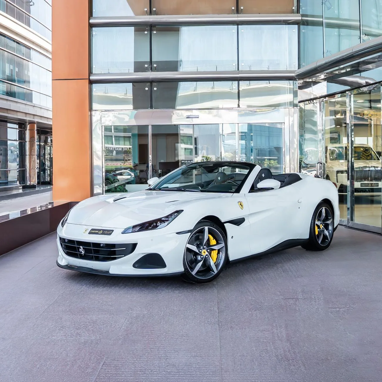 2022 Ferrari Portofino proposée par un concessionnaire spécialisé à Dubai, Émirats arabes unis, photo principale