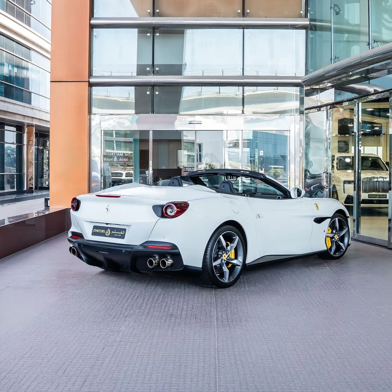2022 Ferrari Portofino proposée par un concessionnaire spécialisé à Dubai, Émirats arabes unis, photo 2 sur 19