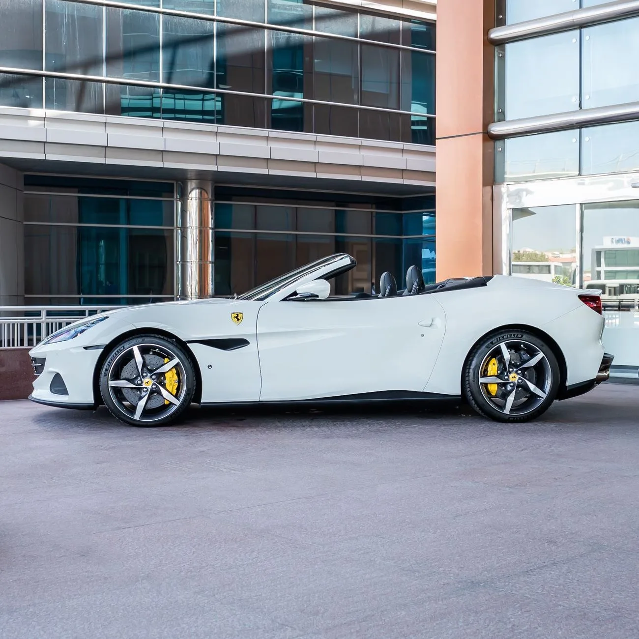 2022 Ferrari Portofino proposée par un concessionnaire spécialisé à Dubai, Émirats arabes unis, photo 4 sur 19