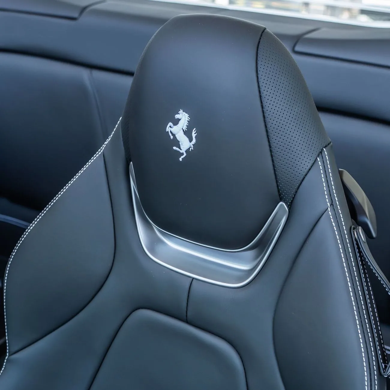 2022 Ferrari Portofino proposée par un concessionnaire spécialisé à Dubai, Émirats arabes unis, photo 11 sur 19