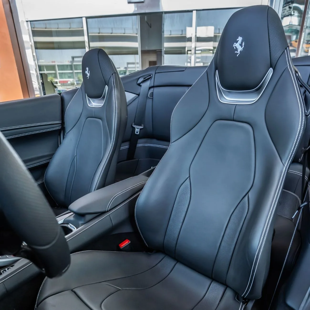 2022 Ferrari Portofino proposée par un concessionnaire spécialisé à Dubai, Émirats arabes unis, photo 14 sur 19