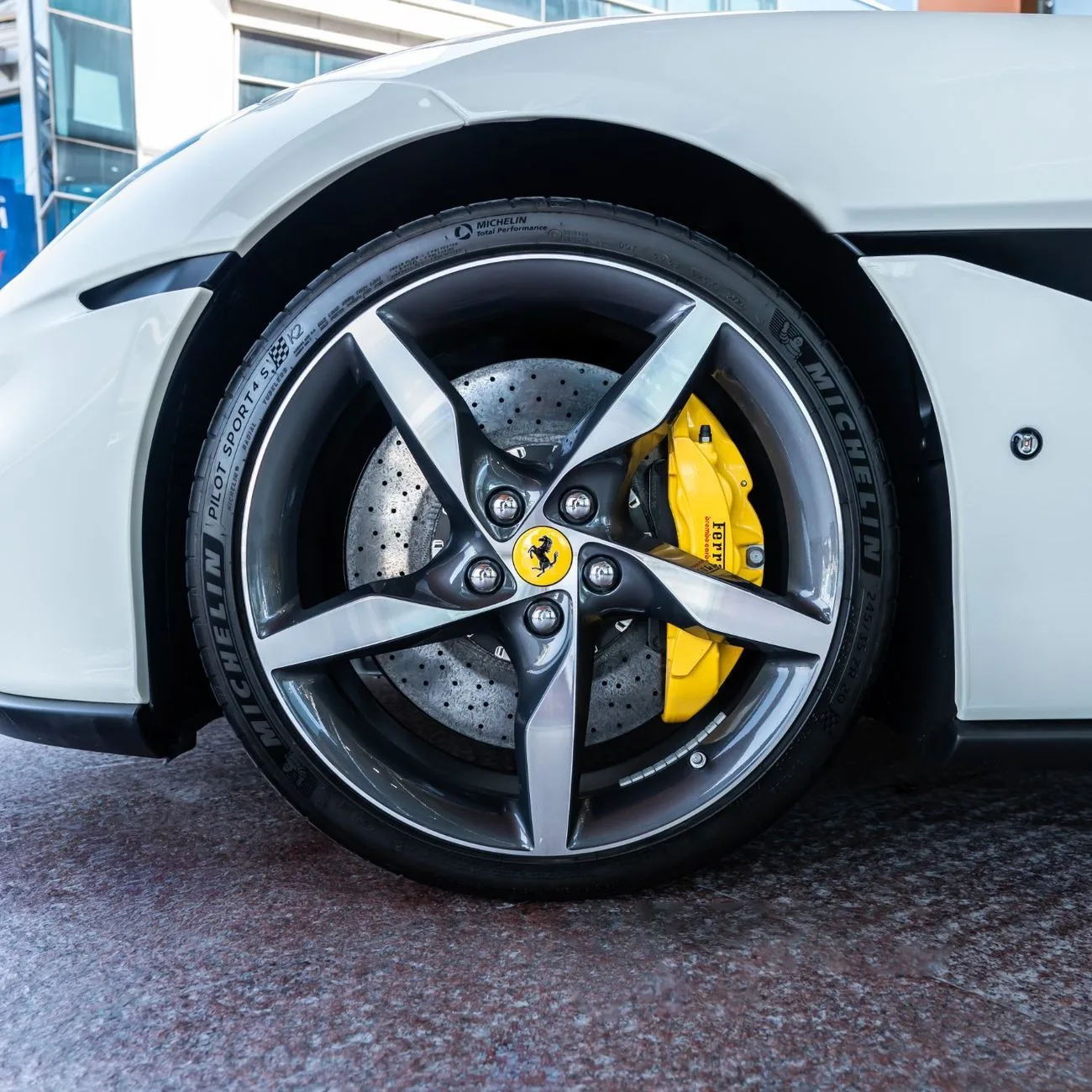 2022 Ferrari Portofino proposée par un concessionnaire spécialisé à Dubai, Émirats arabes unis, photo 17 sur 19