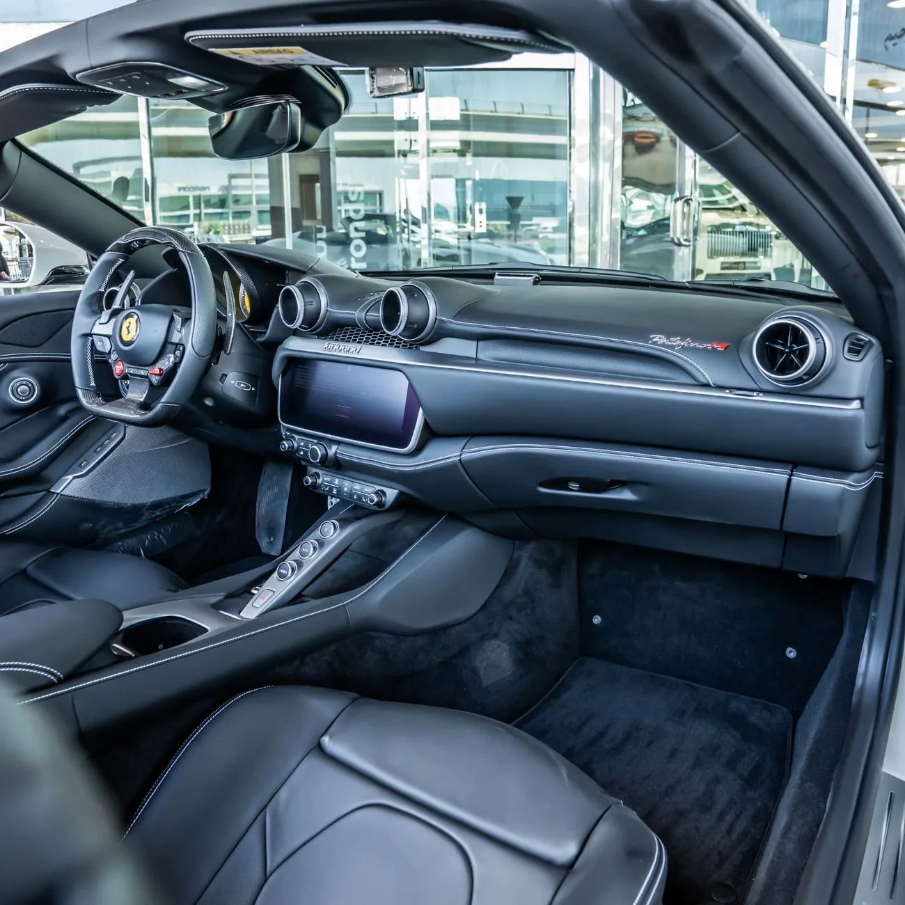 2022 Ferrari Portofino proposée par un concessionnaire spécialisé à Dubai, Émirats arabes unis, photo 18 sur 19