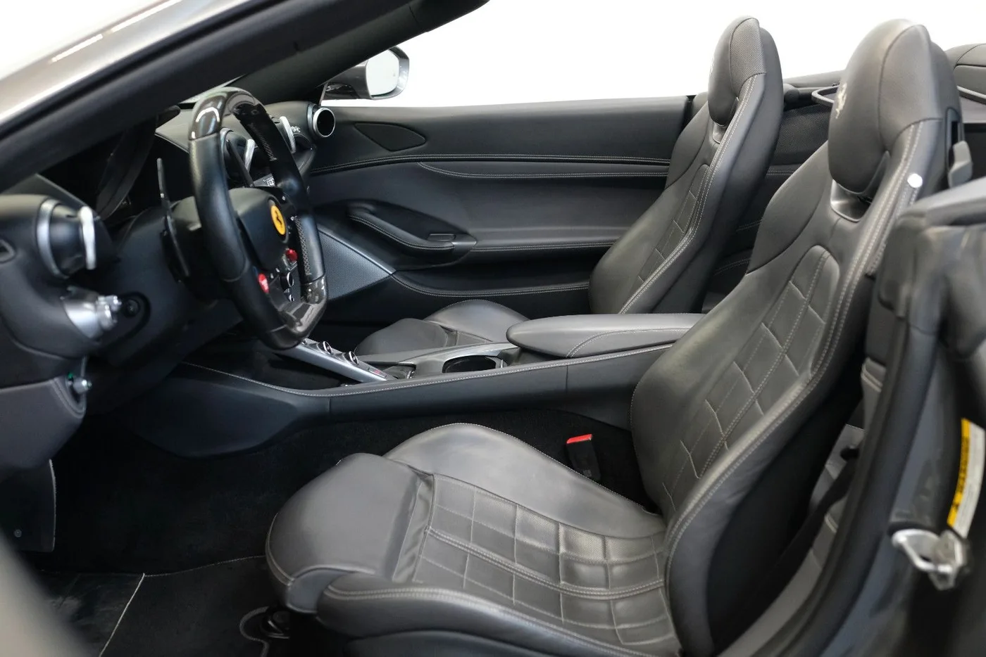 2022 Ferrari Portofino M proposée par un concessionnaire spécialisé à Nuremberg, Allemagne, photo 13 sur 15