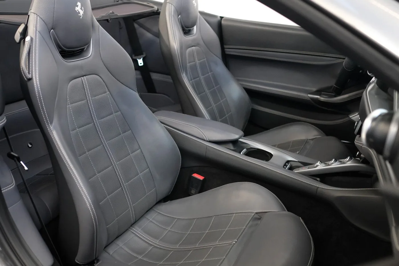 2022 Ferrari Portofino M proposée par un concessionnaire spécialisé à Nuremberg, Allemagne, photo 14 sur 15