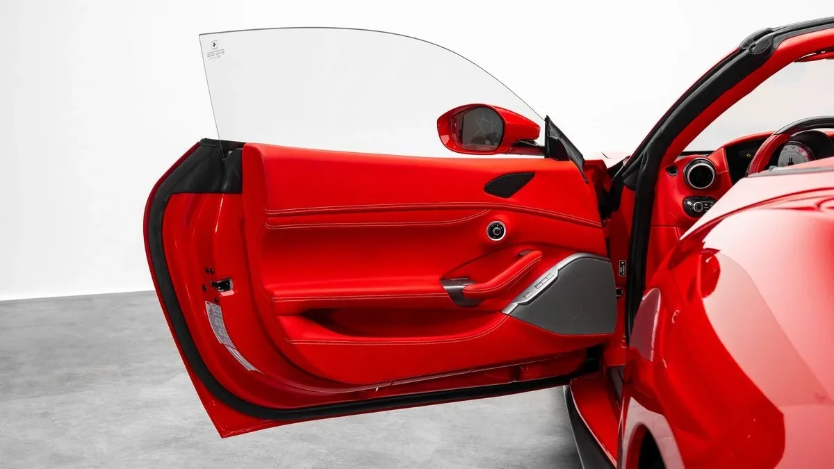 2022 Ferrari Portofino M proposée par un concessionnaire spécialisé à Dubai, Émirats arabes unis, photo 9 sur 25