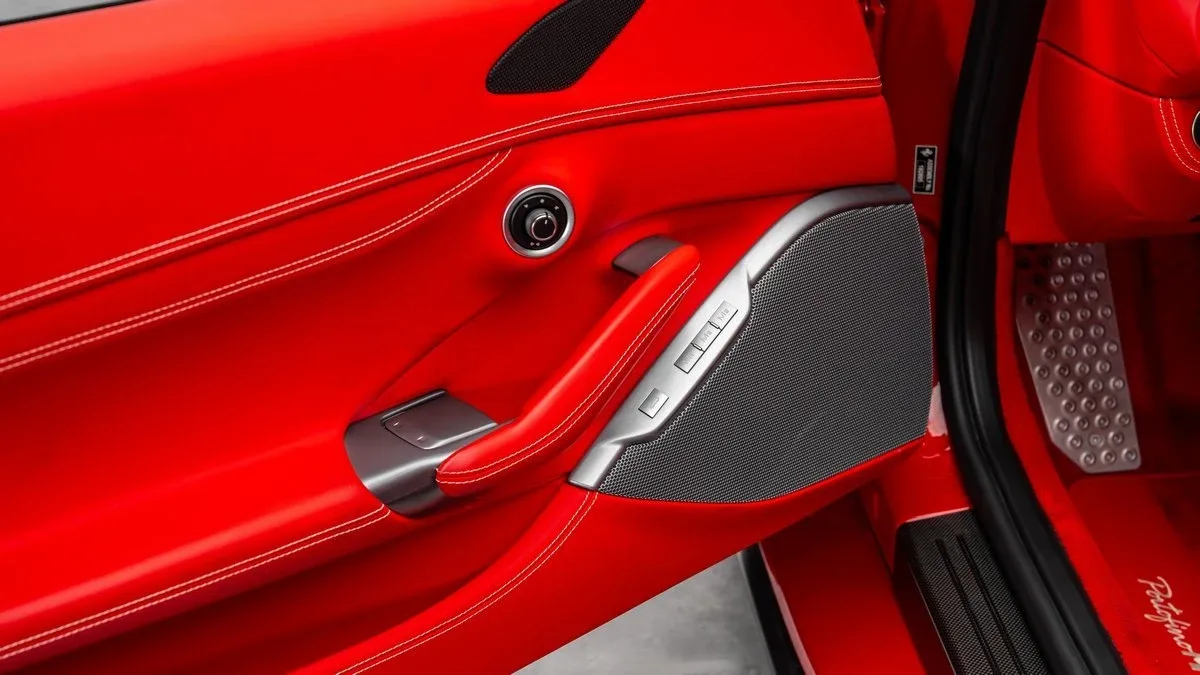 2022 Ferrari Portofino M proposée par un concessionnaire spécialisé à Dubai, Émirats arabes unis, photo 10 sur 25