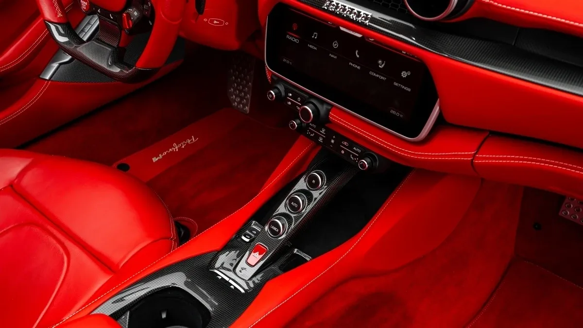 2022 Ferrari Portofino M proposée par un concessionnaire spécialisé à Dubai, Émirats arabes unis, photo 16 sur 25
