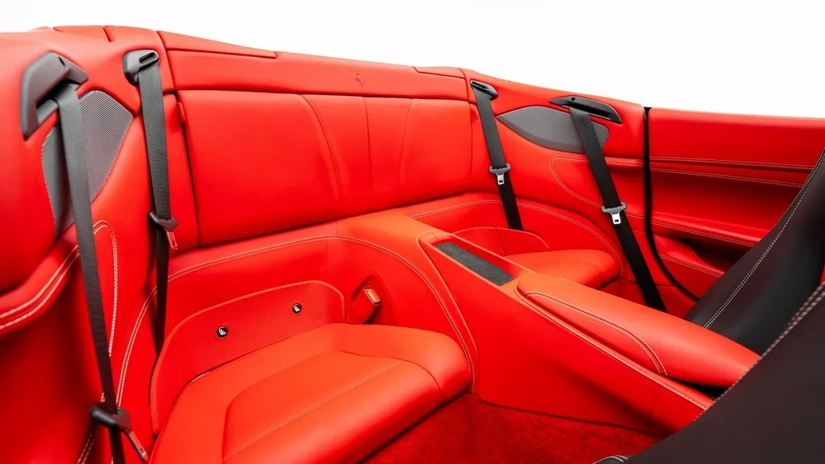2022 Ferrari Portofino M proposée par un concessionnaire spécialisé à Dubai, Émirats arabes unis, photo 23 sur 25