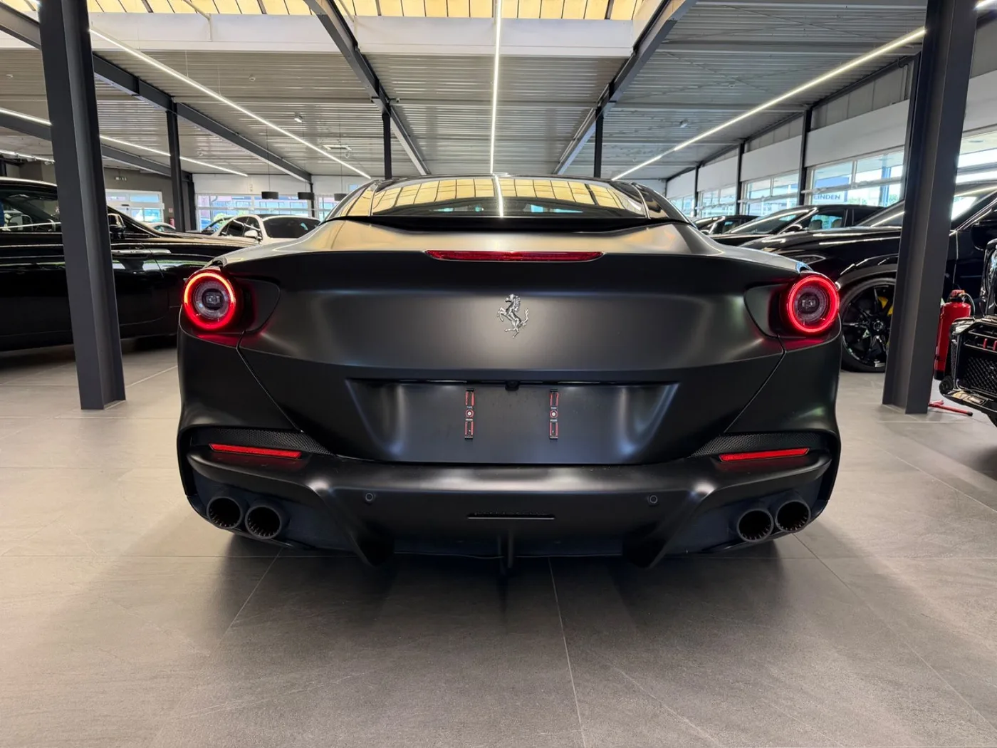 2022 Ferrari Portofino M proposée par un spécialiste de la supercar à Schenefeld, Allemagne, photo 7 sur 17