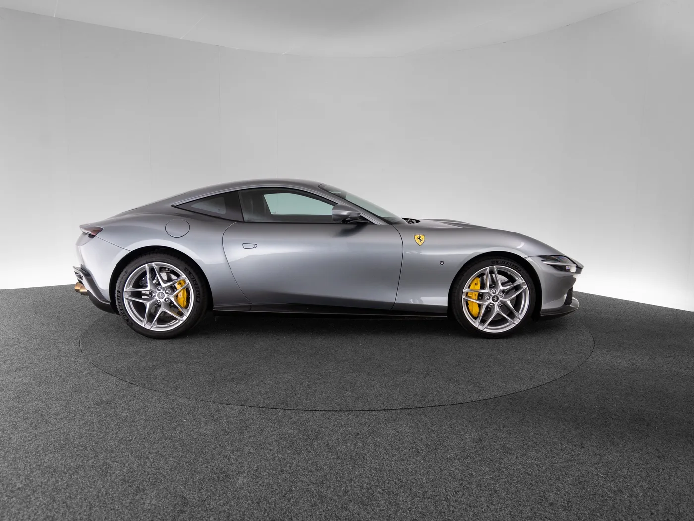 2022 Ferrari Roma sold by a specialist dealer in Singen, Germany, photo 4 of 15