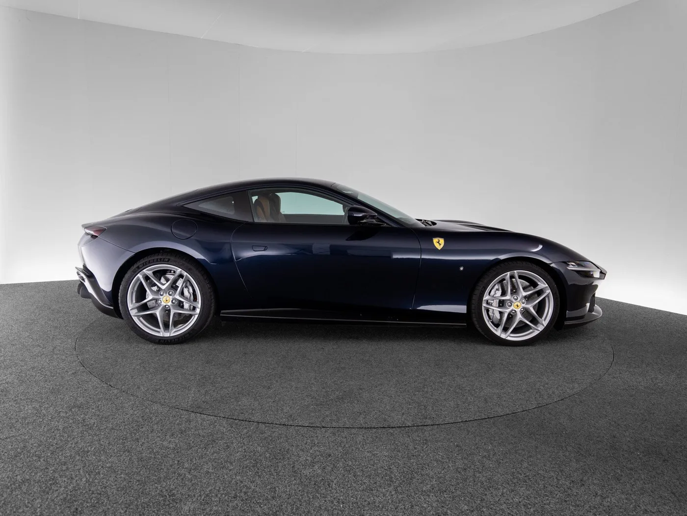 2022 Ferrari Roma offered by a specialist dealer in Singen, Germany, photo 5 of 15