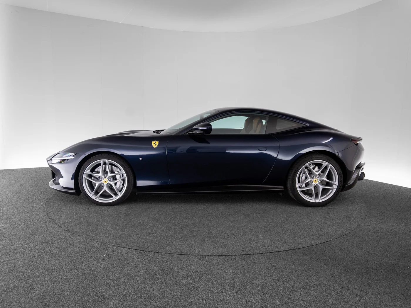 2022 Ferrari Roma offered by a specialist dealer in Singen, Germany, photo 7 of 15