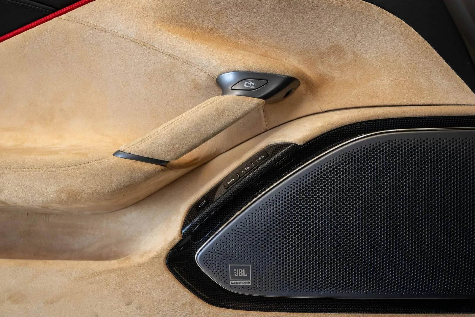 2022 Ferrari Roma, 8/25